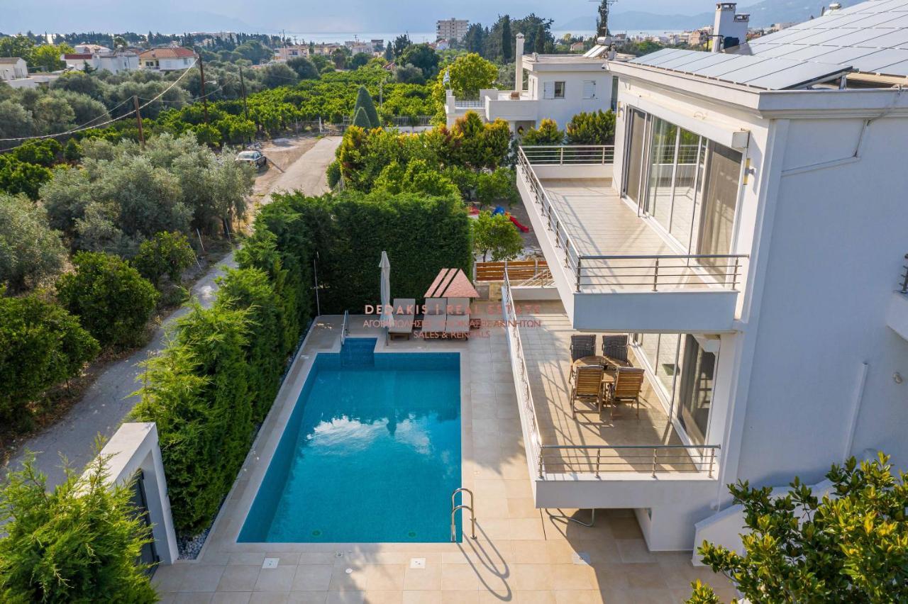 Luxury Villa Loutraki With Private Heated Pool 外观 照片