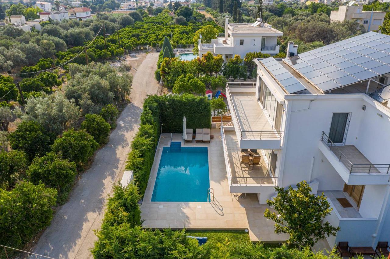Luxury Villa Loutraki With Private Heated Pool 外观 照片