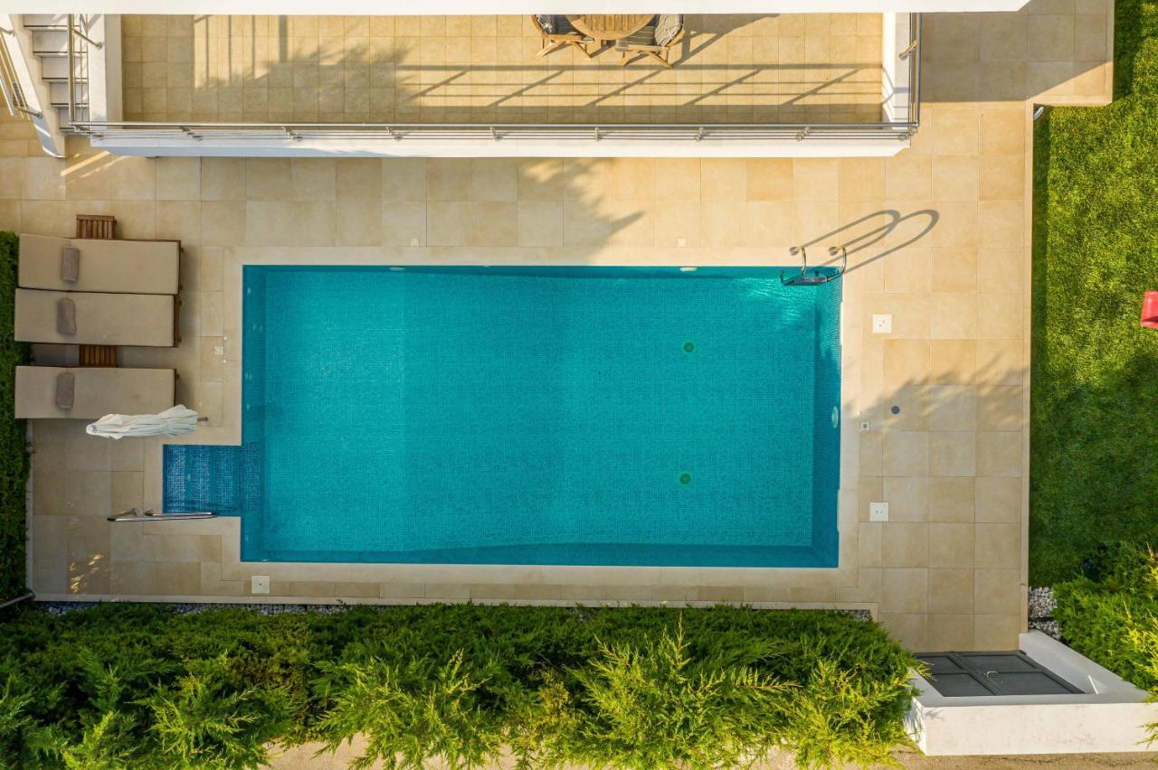 Luxury Villa Loutraki With Private Heated Pool 外观 照片